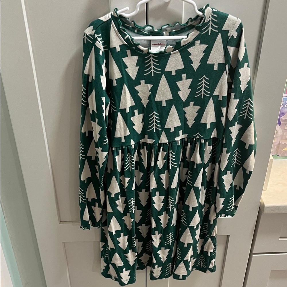 Hanna Andersson Forest Pine Tree Print Dress Green White